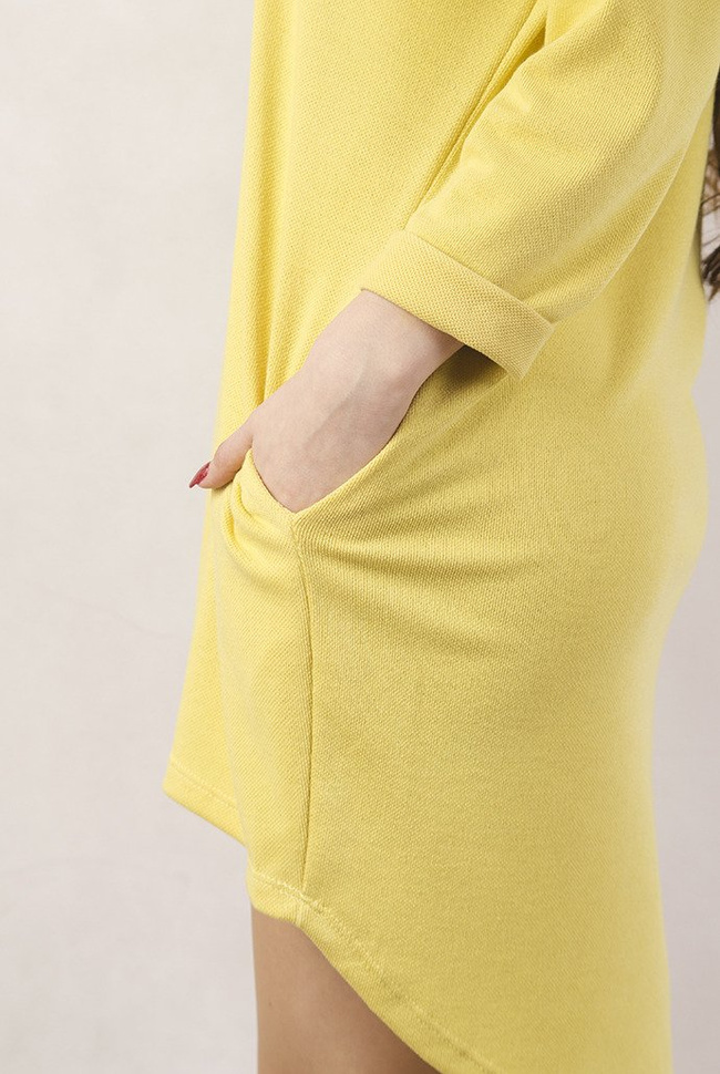 Żółta asymetryczna tunika z perełkami oraz wycięciem na plecach