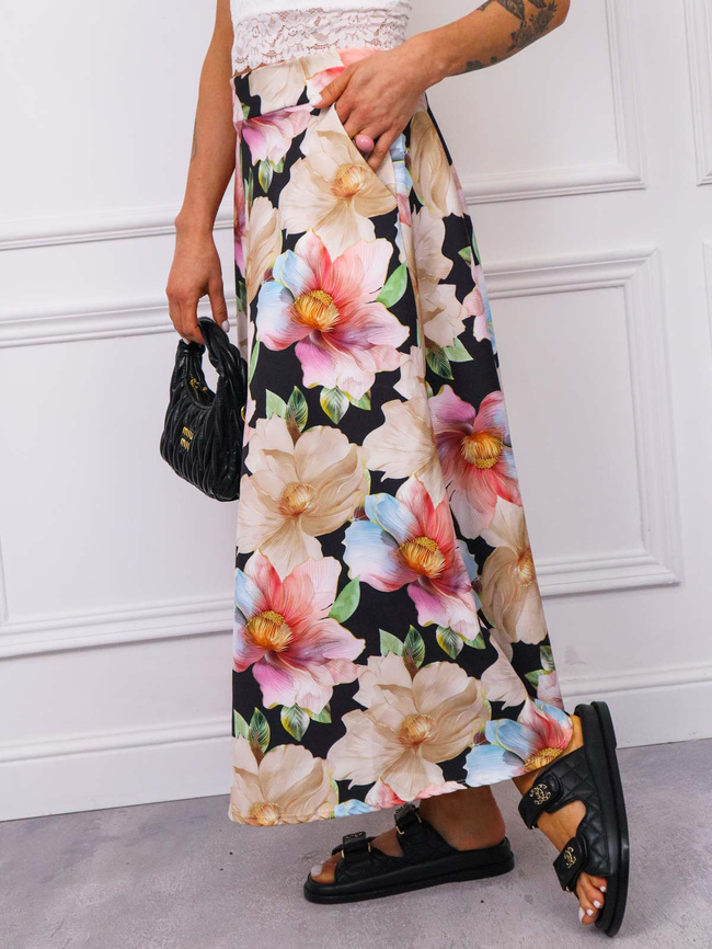 SPÓDNICA MIDI W KWIATY- CZARNA