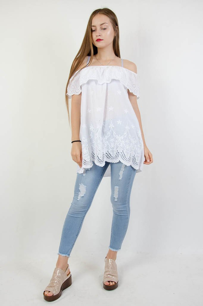 Biała hiszpanka z ażurowymi wycięciami 