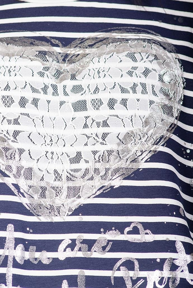 Biało-granatowa bluzka w paski, z sercem
