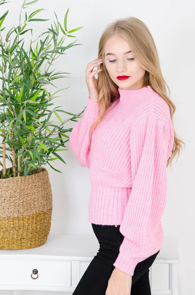 RÓŻOWY SWETER Z BUFIASTYMI RĘKAWAMI