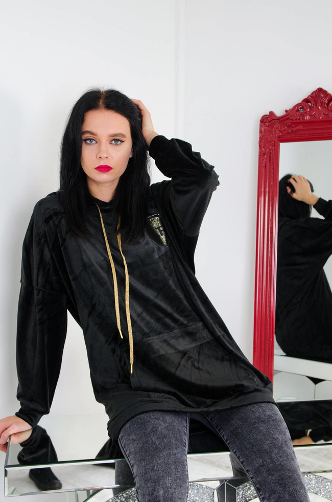 CZARNA WELUROWA DŁUGA BLUZA Z NASZYWKĄ