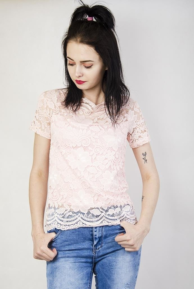 Jasnoróżowa bluzka koronkowa