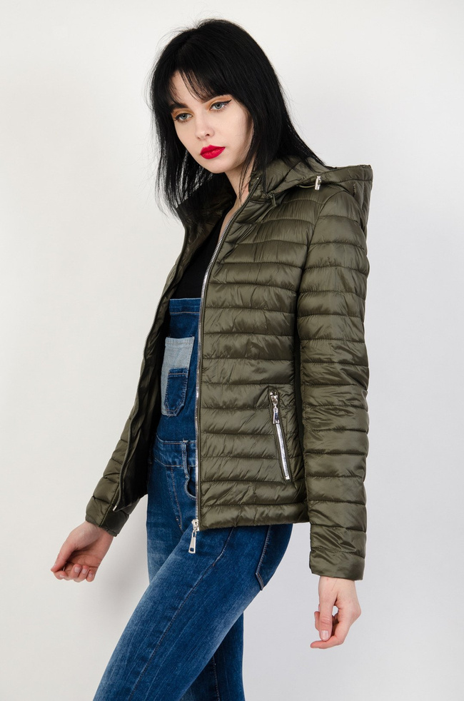 Zielona, pikowana kurtka z kapturem