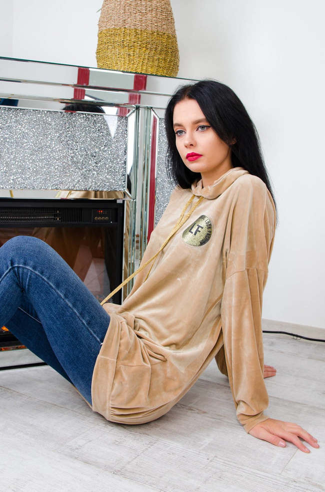 BEŻOWA WELUROWA DŁUGA BLUZA Z NASZYWKĄ