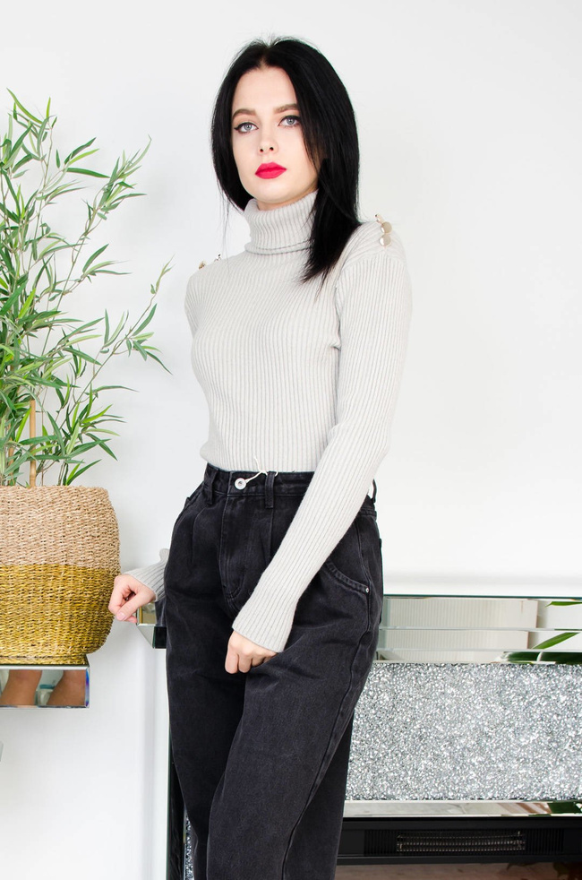 JASNO SZARY PRĄŻKOWANY GOLF ZE ZŁOTYMI GUZIKAMI