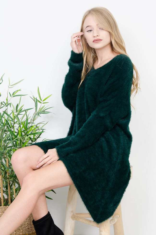 ZIELONY WŁOCHATY SWETER Z DŁUGIMI BOKAMI