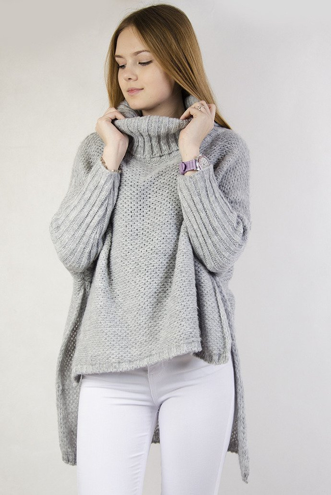 Szary sweter a'la ponczo z golfem