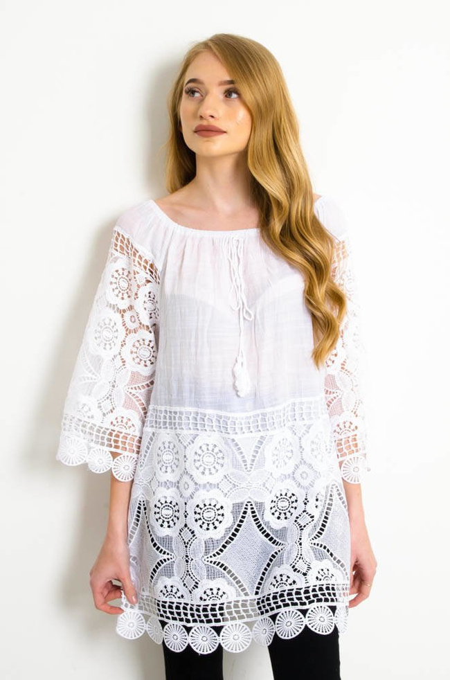 BIAŁA LUŹNA BLUZKA Z AŻUROWYMI WSTAWKAMI-WIĄZANA W DEKOLCIE