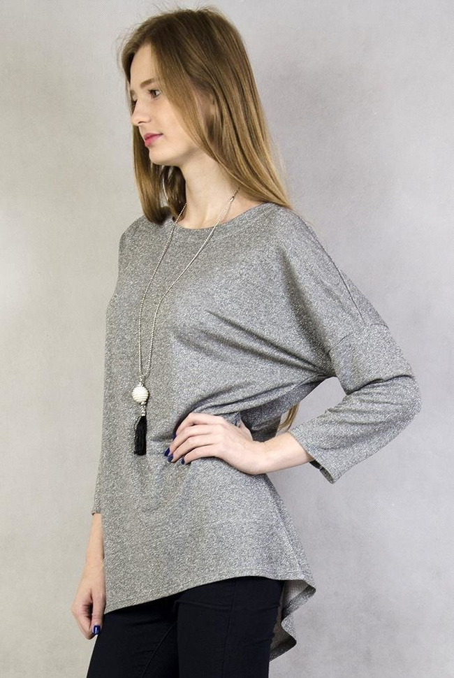 Bluzka przeplatana srebrną nitką z wisiorkiem