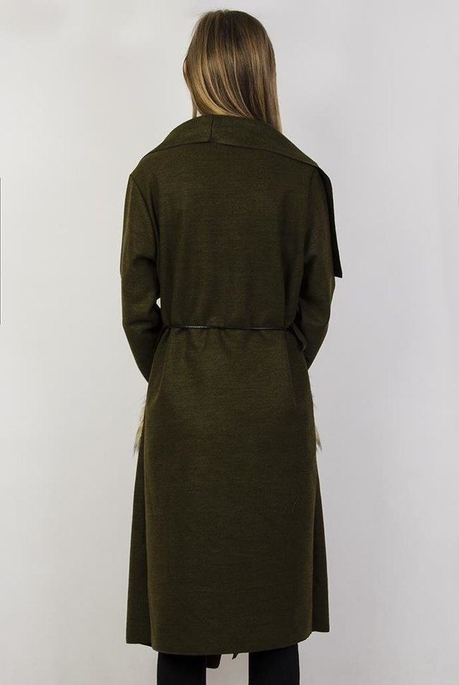 Zielona narzuta z rzemykiem i futerkiem