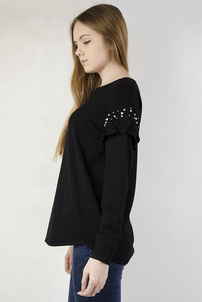 Czarny sweterek z falbanką przy rękawie