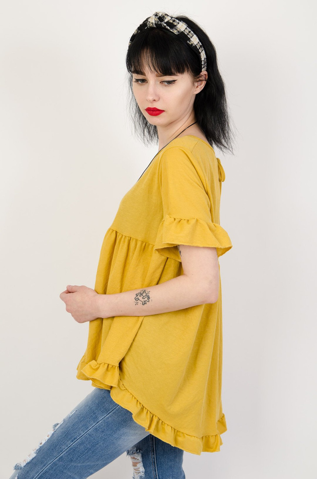 Żółta bluzka z rozkloszowanym dołem