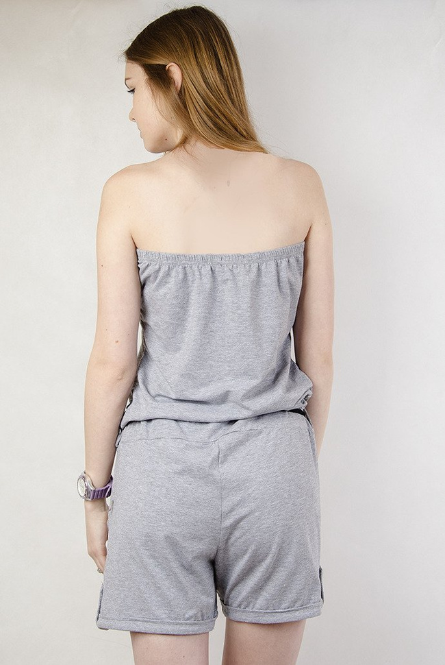 Jasno-szary kombinezon ze sznurkiem