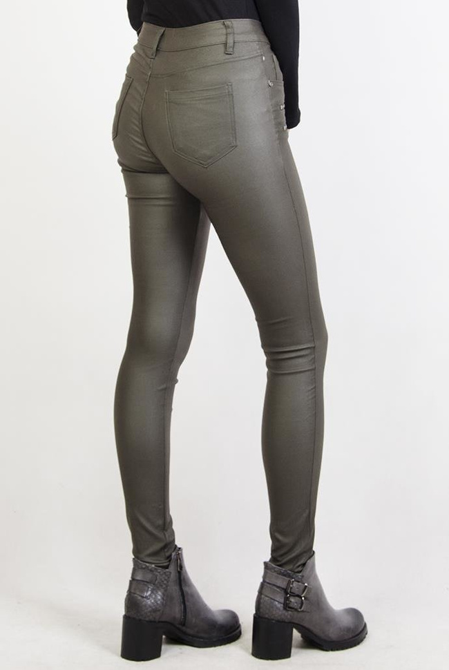 Zielone spodnie skórkowe z trzema srebrnymi zamkami