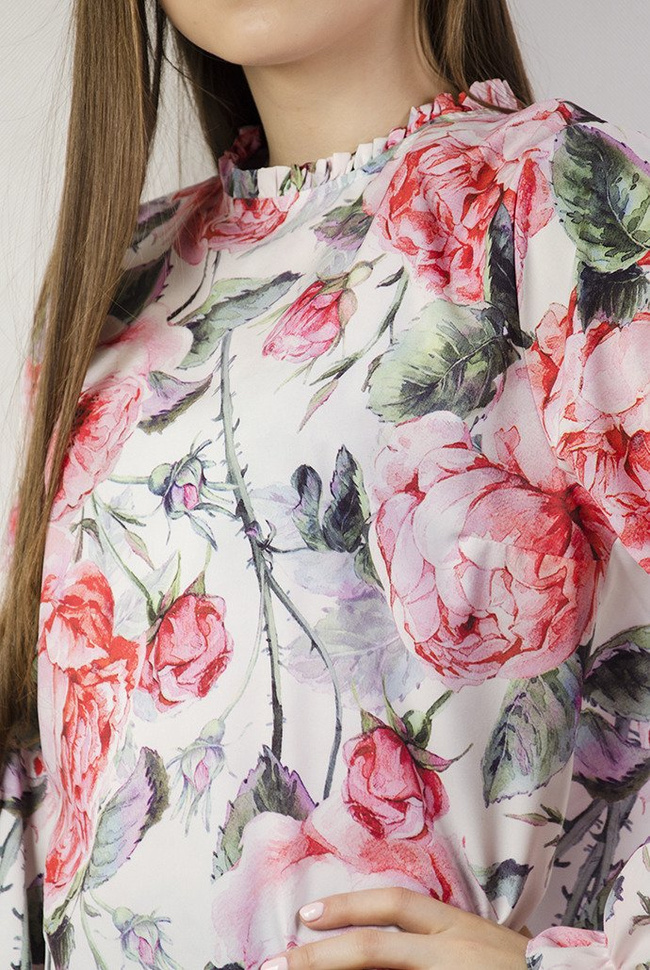 Biała bluzka w róże