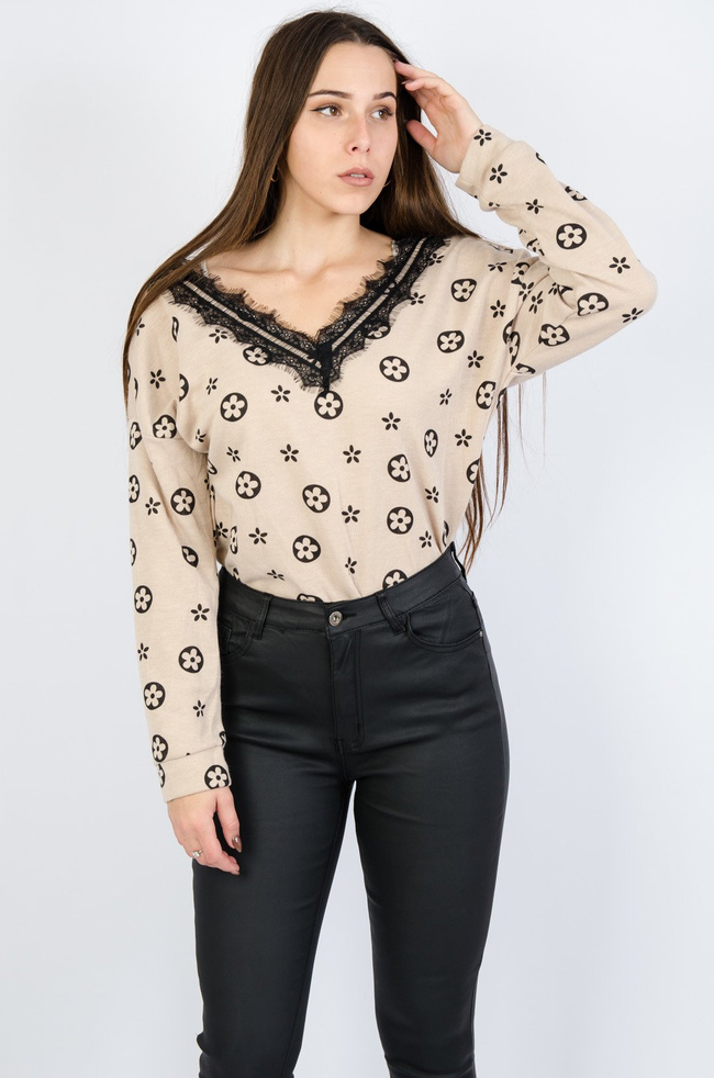 Beżowa bluzka z koronką oraz siateczką na plecach