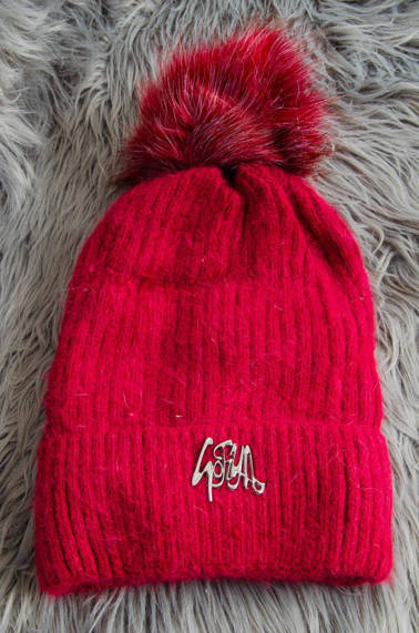 BORDOWA OCIEPLANA CZAPKA Z PRZYPINKĄ