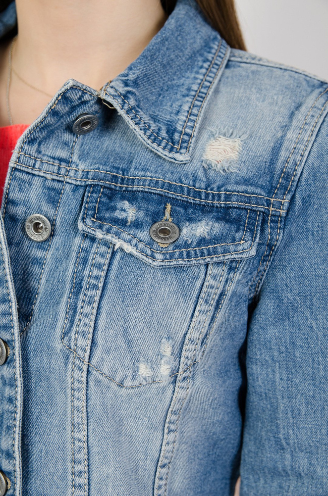  Kurtka jeansowa z jasnymi przetarciami