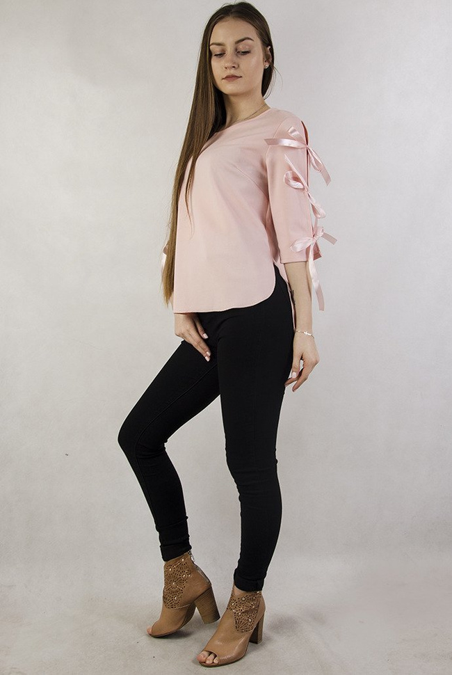 Różowa asymetryczna bluzka z kokardkami