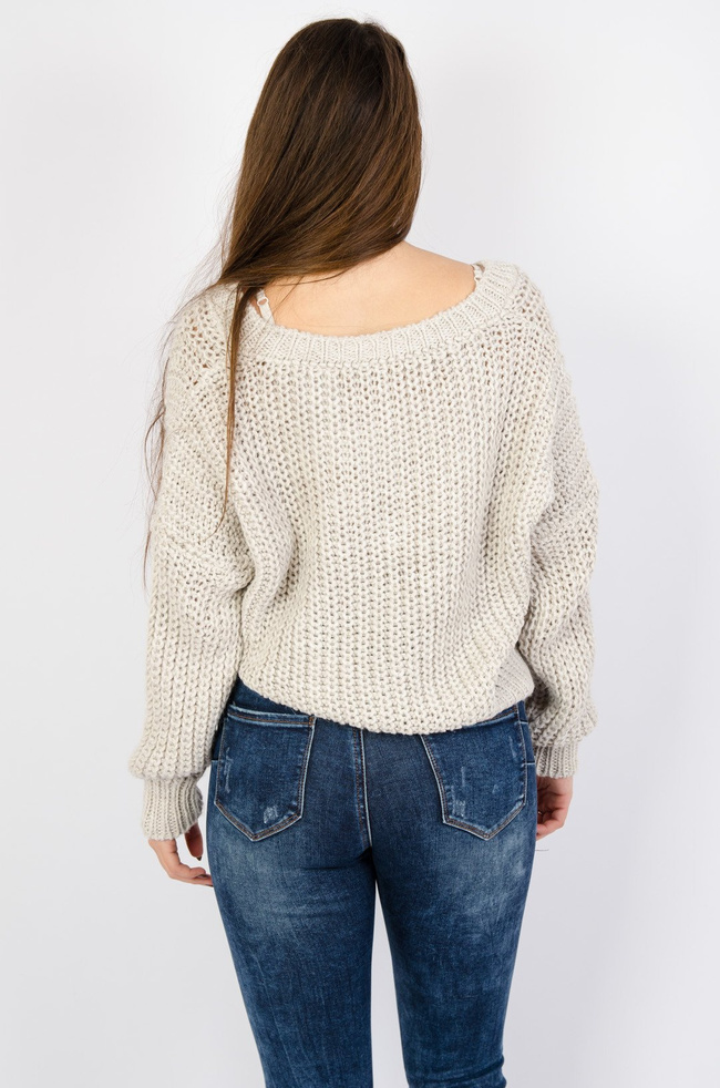 BEŻOWY SWETER Z DEKOLTEM W SZPIC 