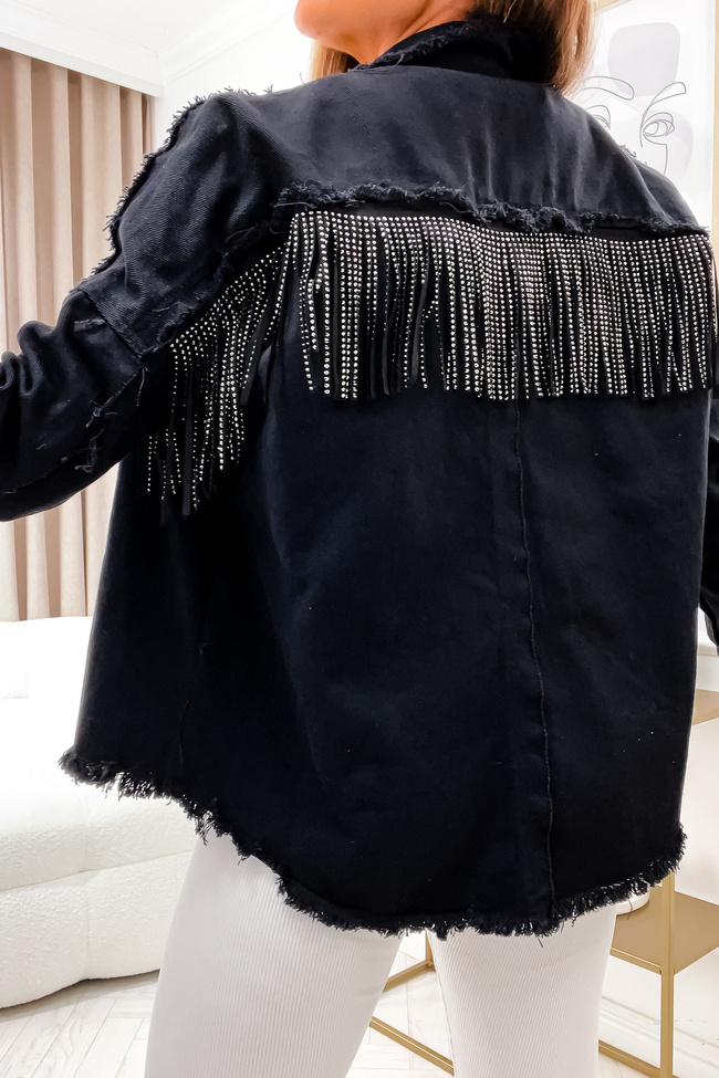 CZARNA KURTKA JEANSOWA Z FRĘDZLAMI