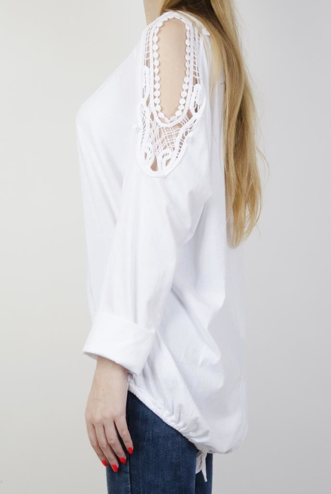 Biała bluzka z wycięciami i ażurowymi wstawkami