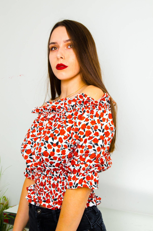 BIAŁA BLUZKA HISZPANKA W CZERWONE KWIATY