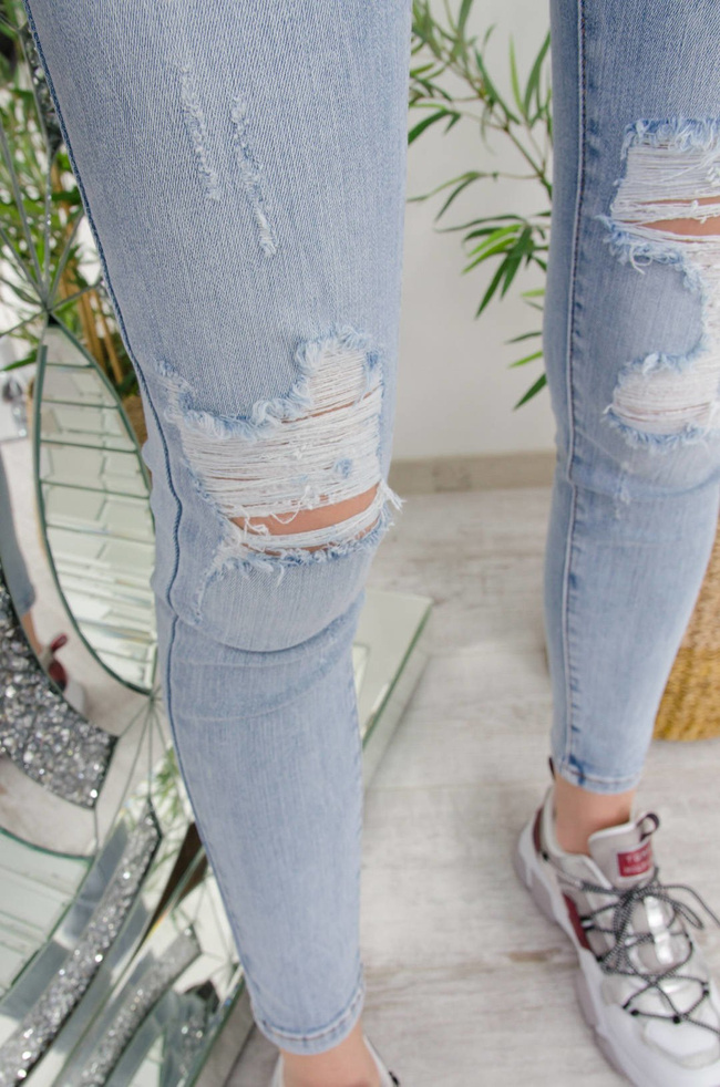 JASNE SPODNIE JEANSOWE Z PRZETARCIAMI 