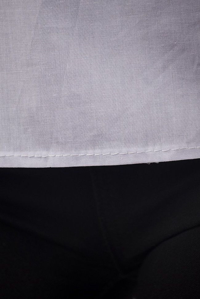 Biała bluzka koszulowa z perełkami