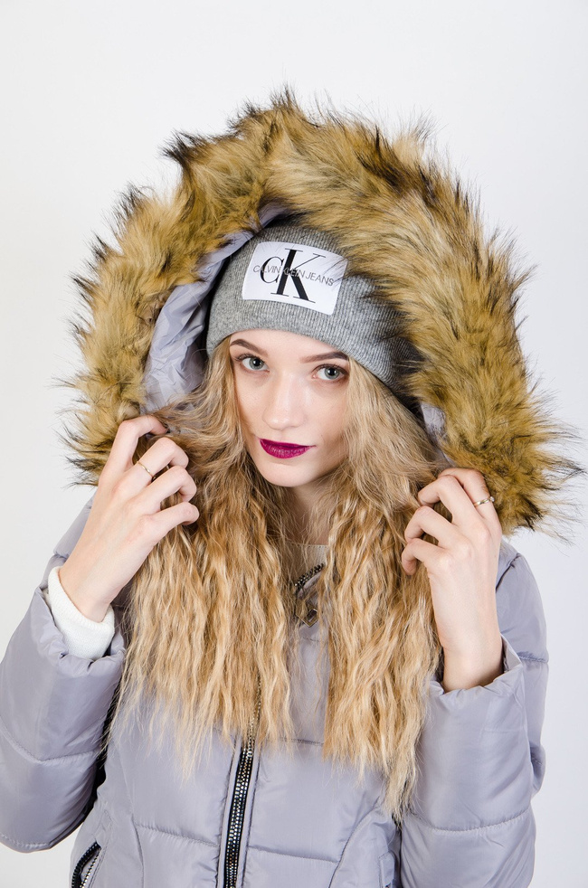 Szara kurtka pikowana z rozcięciami po bokach