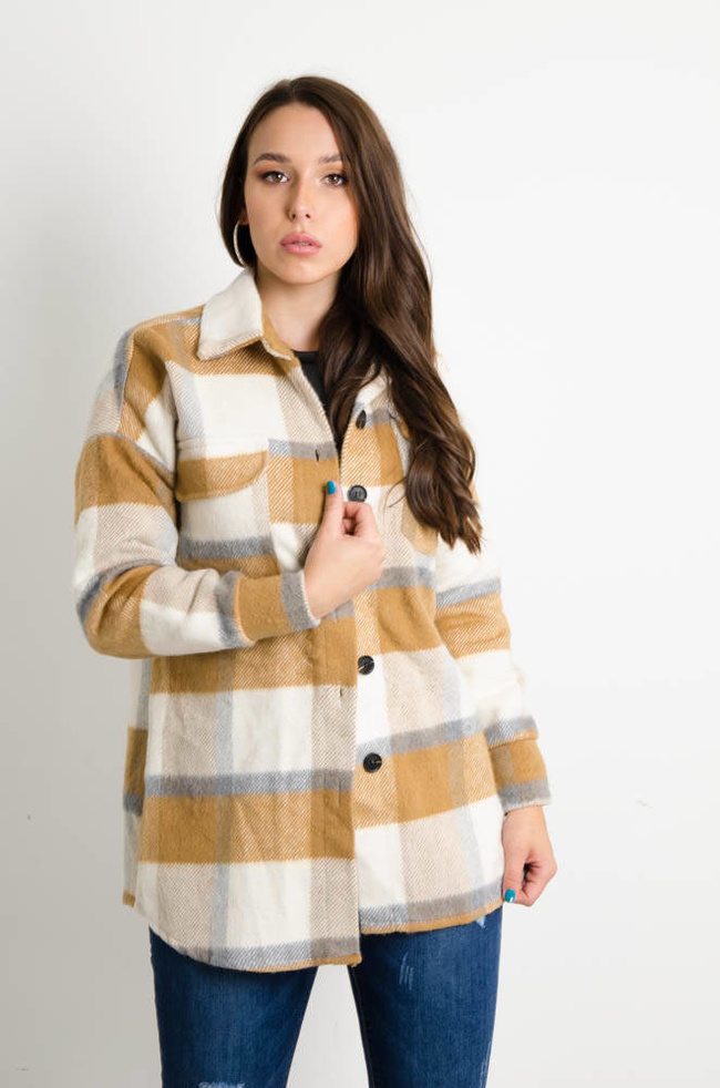 BRĄZOWY PŁASZCZ KOSZULOWY W KRATĘ