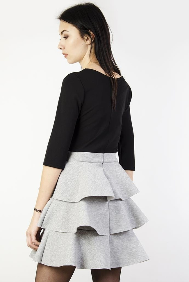 Czarno-szara sukienka z falbanami