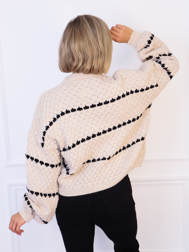 BEŻOWY SWETER W PASKI Z SZEROKIMI RĘKAWAMI I PÓŁGOLFEM