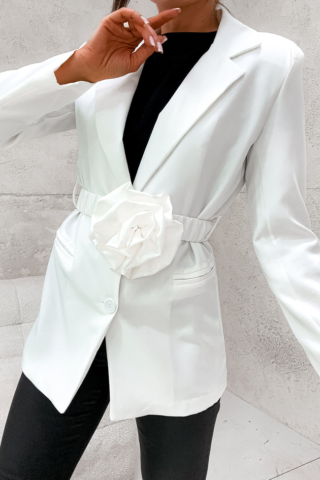 MARYNARKA Z DOPINANYM KWIATEM+ PASEK- BIAŁA