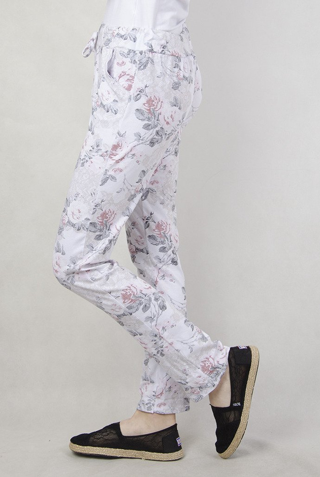 Jasne spodnie materiałowe w kwiaty