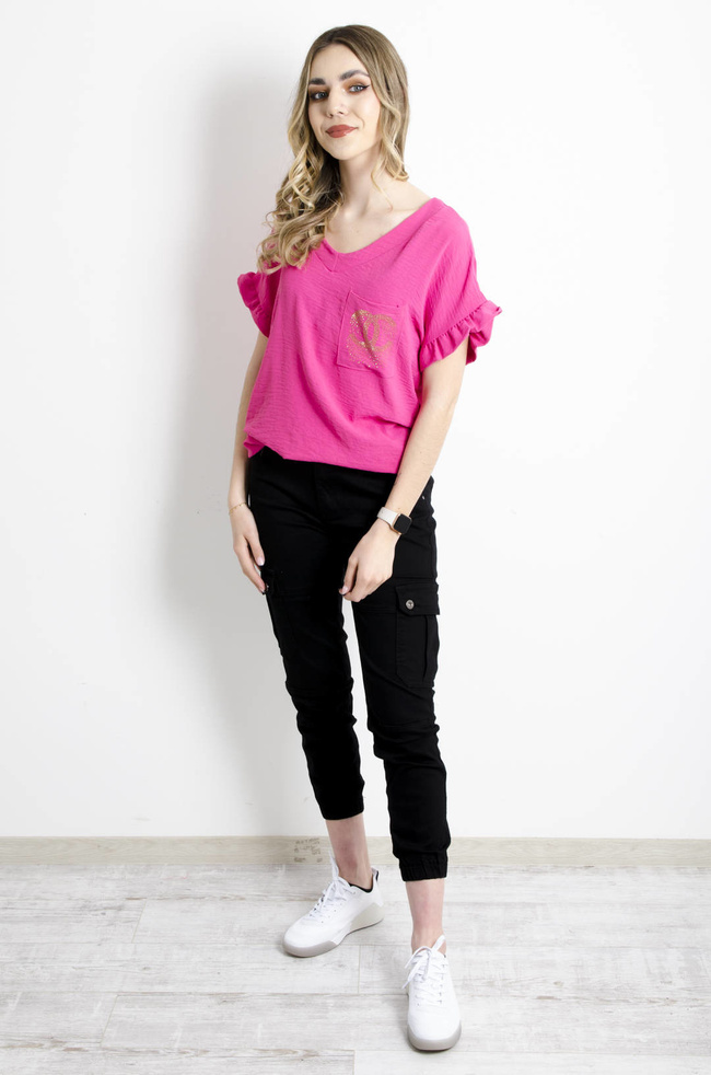 T-SHIRT Z OZDOBNYM ŁAŃCUSZKIEM I FALBANKAMI PRZY RĘKAWACH- RÓŻOWY