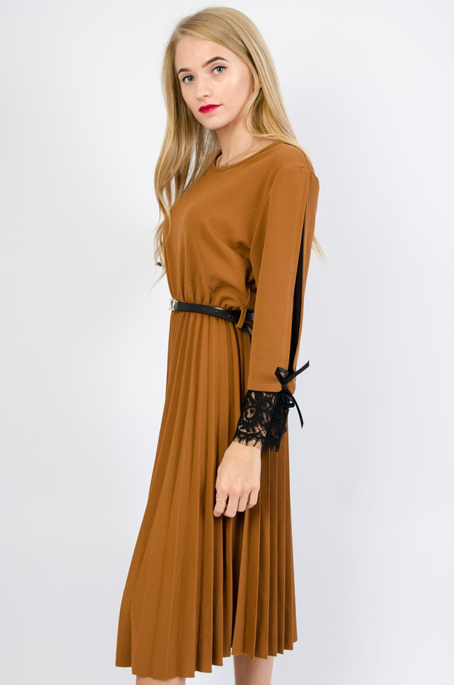 Brązowa plisowana sukienka midi 