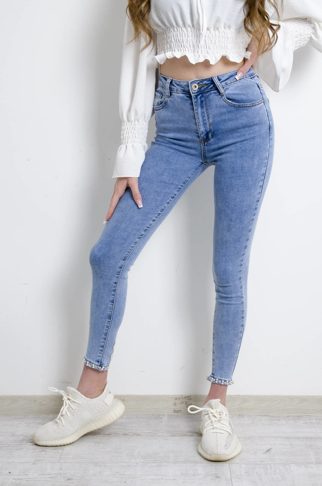 SPODNIE JEANSOWE Z OZDOBNYMI KORALIKAMI I KOKARDĄ