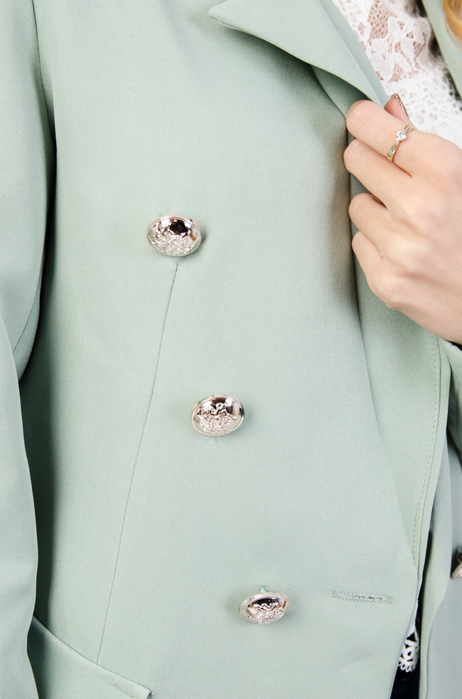 ZIELONA MARYNARKA ZE SREBRNYMI GUZIKAMI