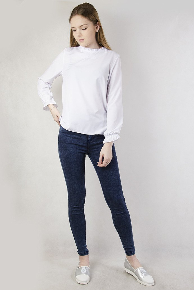 Biała bluzka z falbanką przy szyi