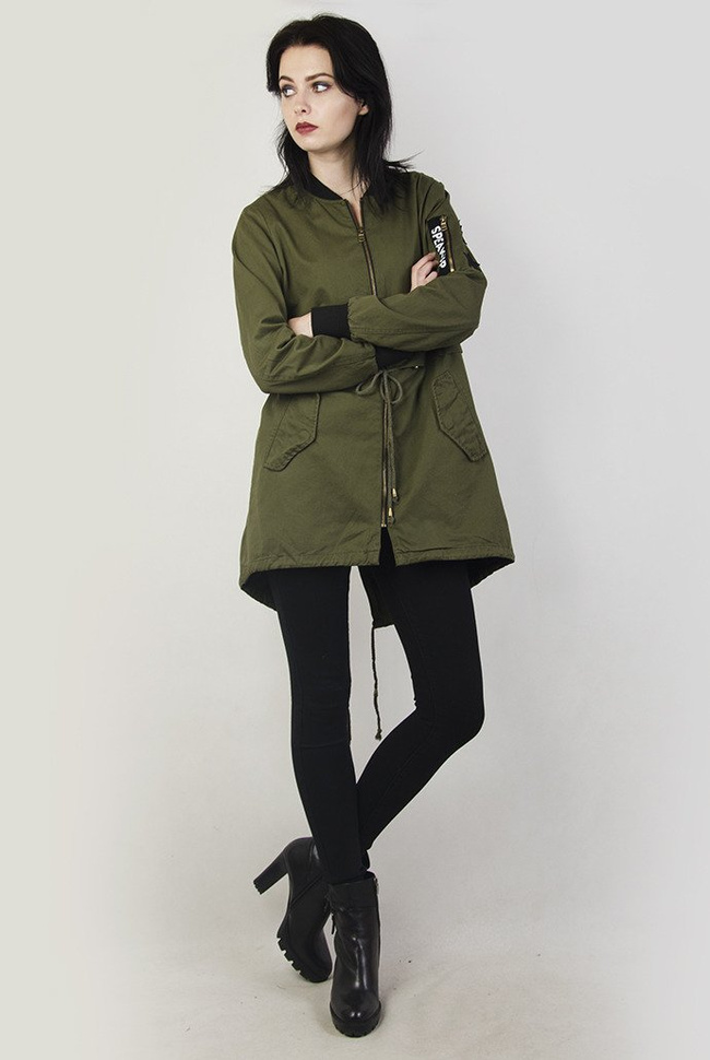 Kurtka parka z naszywką i napisem z tyłu