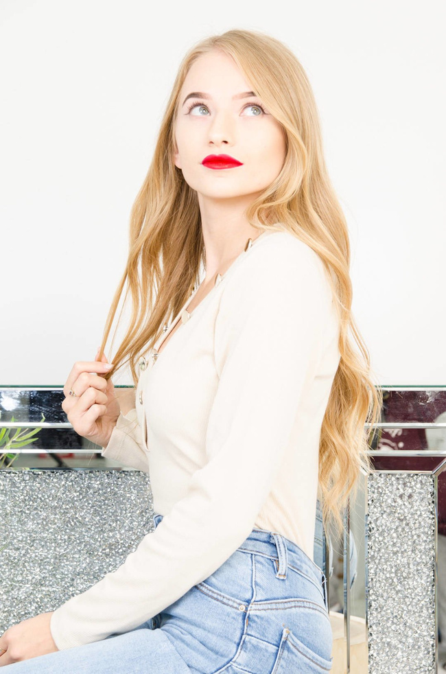 BEŻOWE PRĄŻKOWANE BODY ZE ZŁOTYMI GUZIKAMI