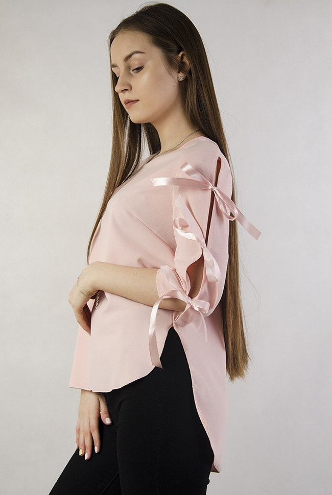 Różowa asymetryczna bluzka z kokardkami