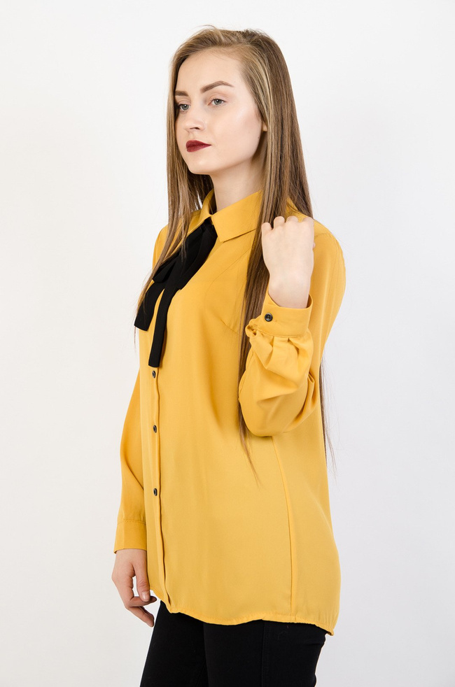 Miodowa koszula z wiązaniem przy szyi