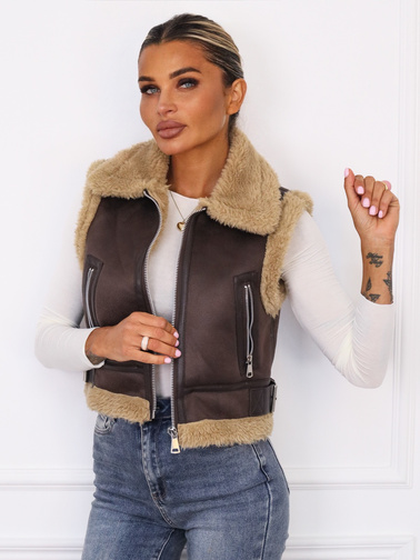 KRÓTKA KAMIZELKA BEZRĘKAWNIK Z KOŻUSZKIEM- CZEKOLADOWA