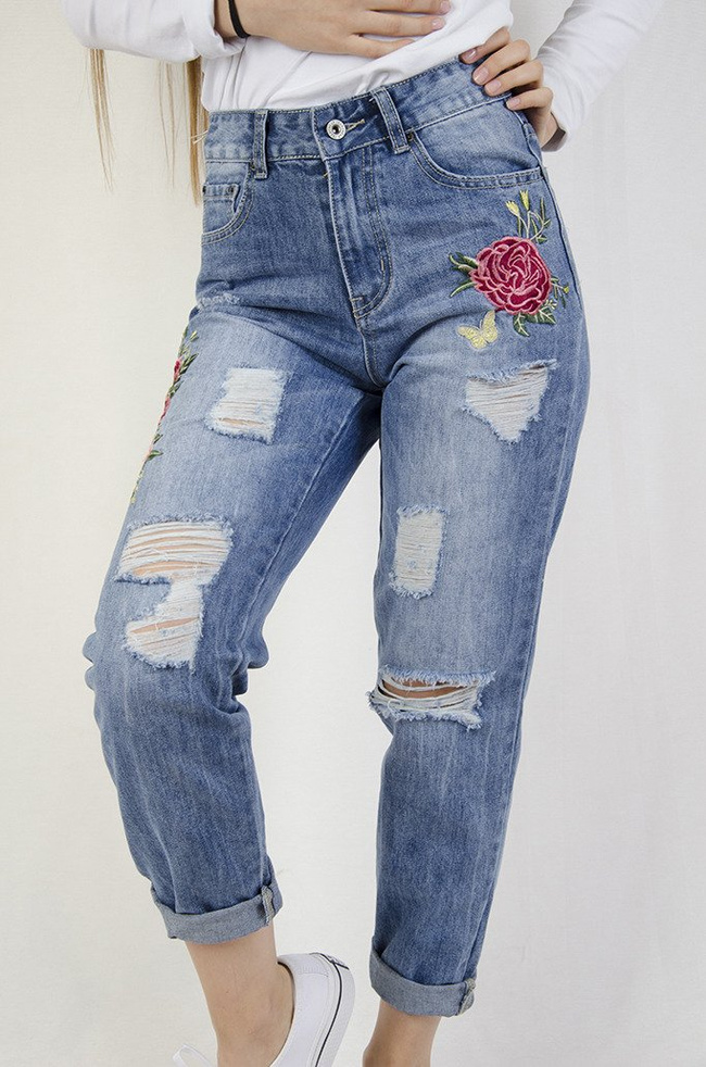 Spodnie jeansowe typu boyfriend z różami