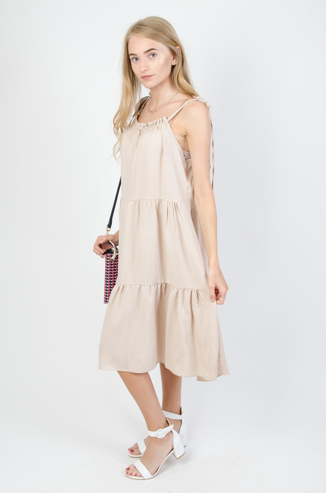 Beżowa warstwowa sukienka na cienkich ramiączkach