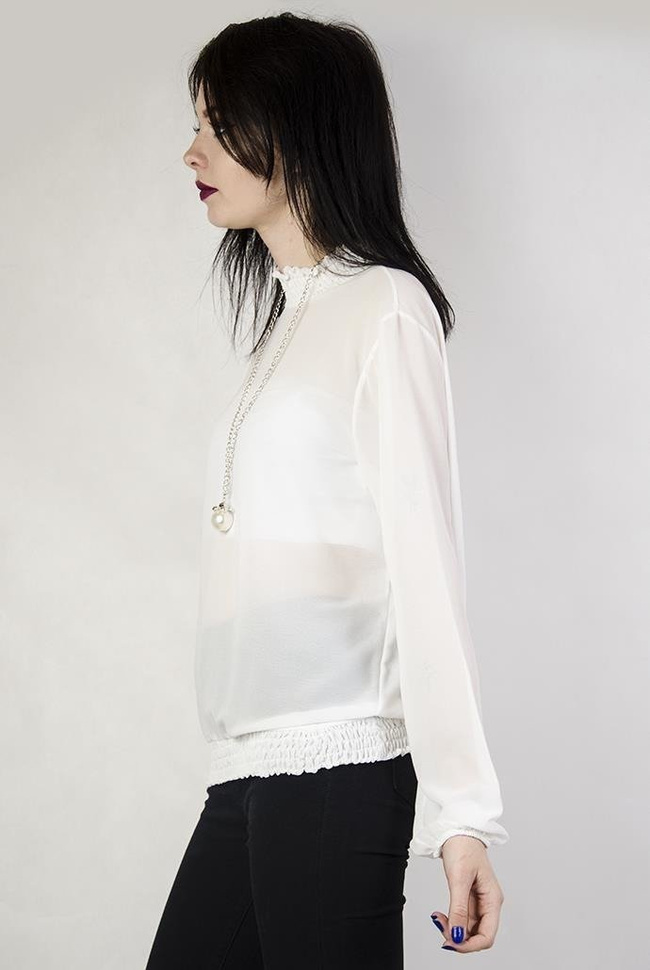 Biała bluzka z rozcięciem z tyłu