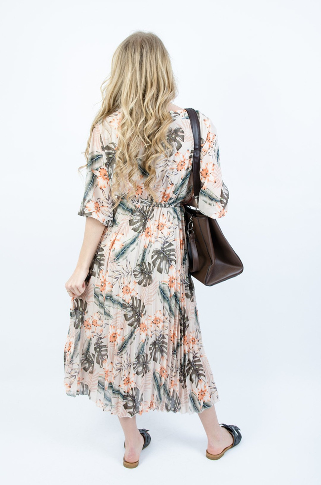 BEŻOWA SUKIENKA W KWIATY Z PLISOWANYM DOŁEM